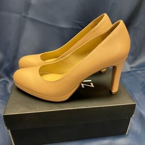 Naturalizer Teresa pumps in nude size 8.5 wide.
